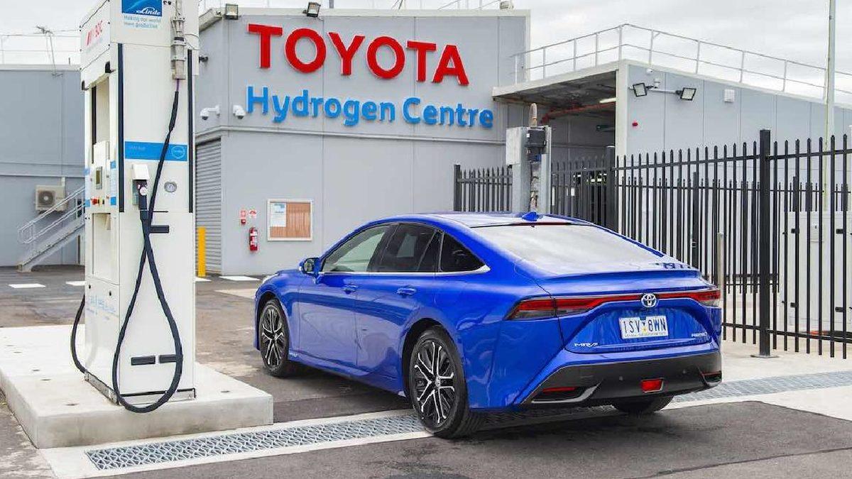 Suda Bulunan Hidrojenle Çalışan Arabalar Varsa Suyla Çalışan Arabalar Neden Yok?