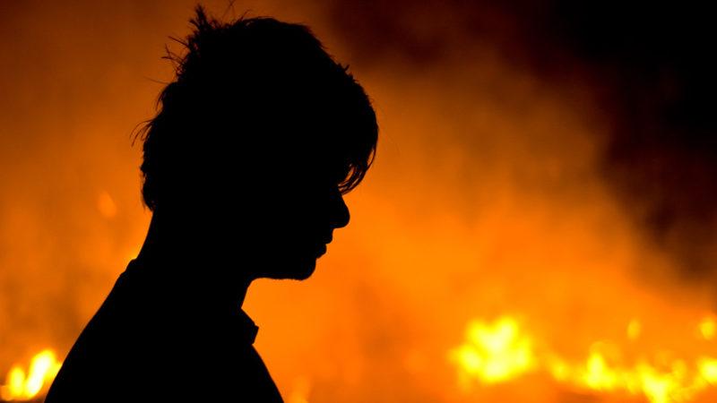 İnsanların Durduk Yere Yangın Çıkarmasına Neden Olan Hastalık ’Piromani’ Nedir, Hangi Belirtileri Gösterir?