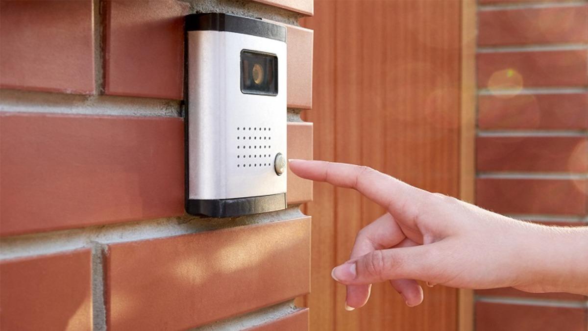 Kimin Geldiğini Görmek İçin Cama Çıkmayı Gerektirmeyen Intercom Sistemi Nedir, Ne İşe Yarar, Nasıl Çalışır?