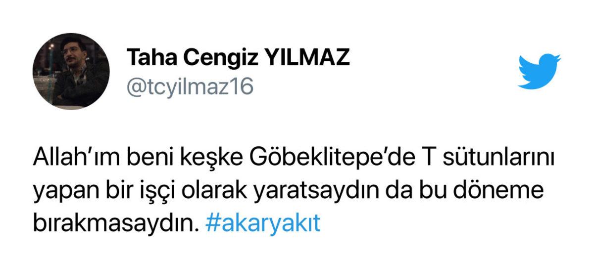 Akaryakıt İstasyonlarında Kilometrelerce Kuyruk Oluştu: İşte Sosyal Medyada Paylaşılan ’Zam Kuyruğu’ Görüntüleri