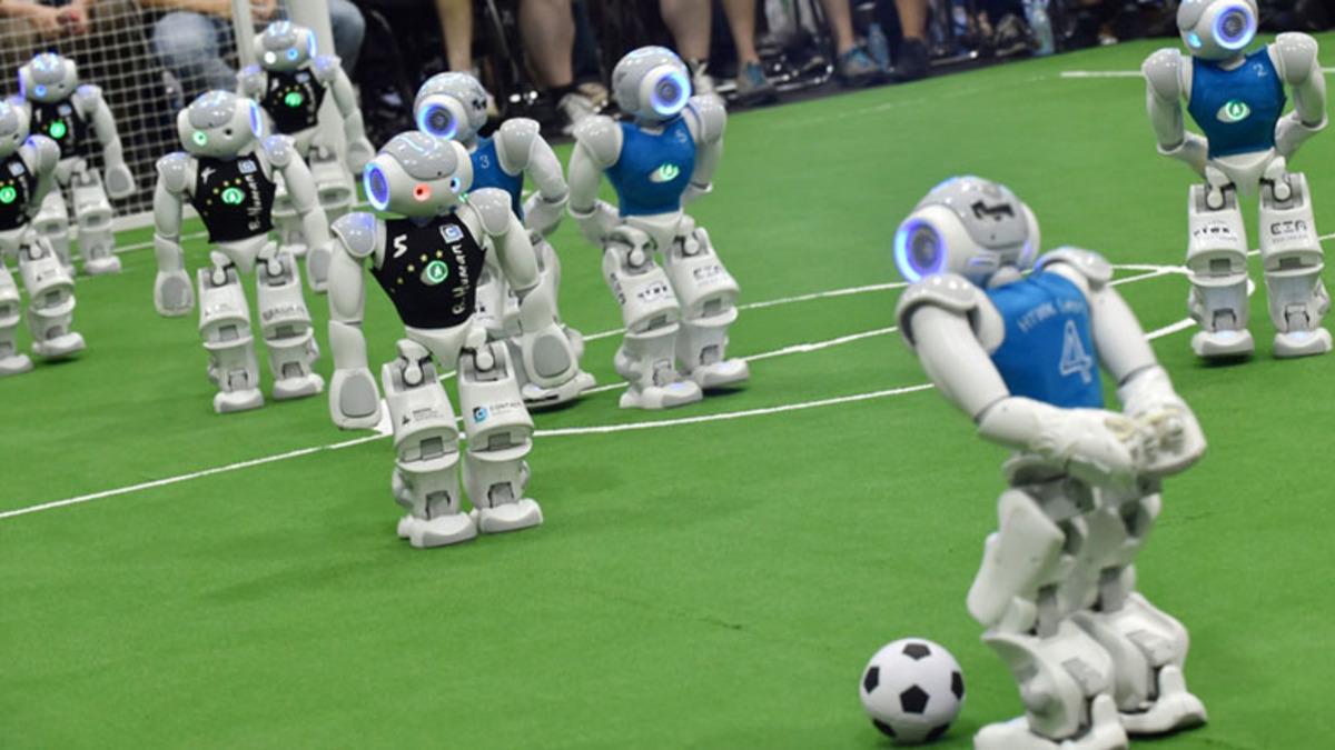 Robotların Futbol Oynadığı Bi’ İlginç Yarışma: RoboCup Nedir?