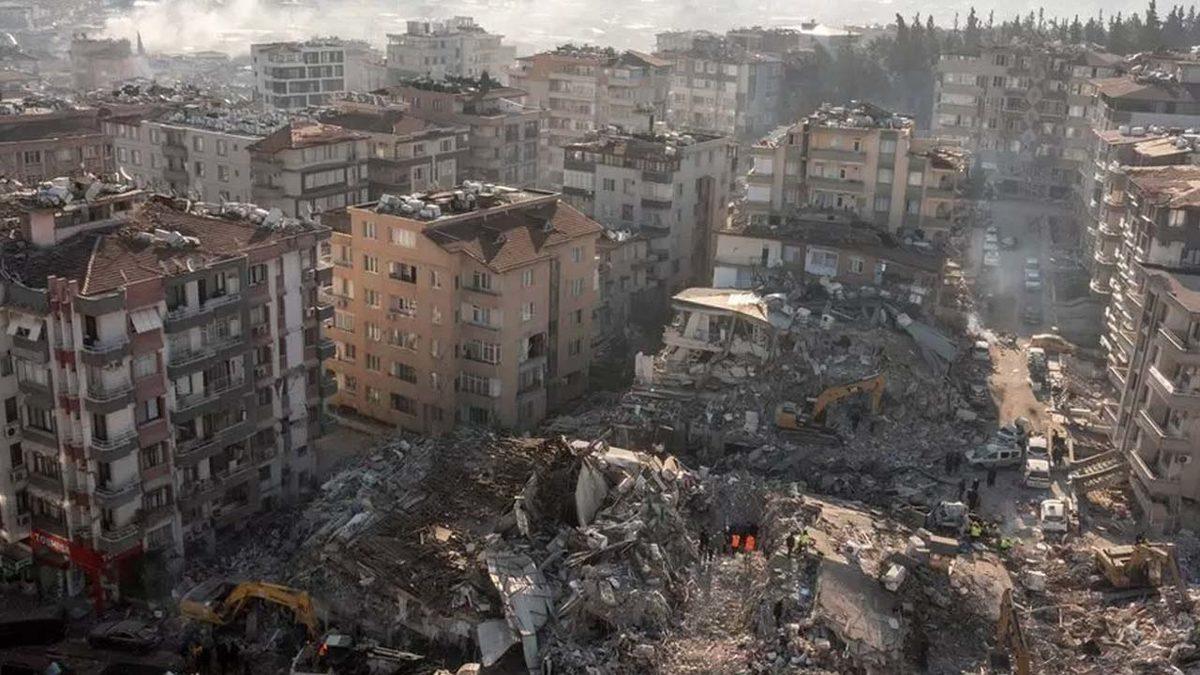 İngilizler, Depremde Yıkılan Binalar Hakkında İlk Tespitlerini Paylaştı: Nehirden Getirilen Taşlar Betonla Karıştırılmış