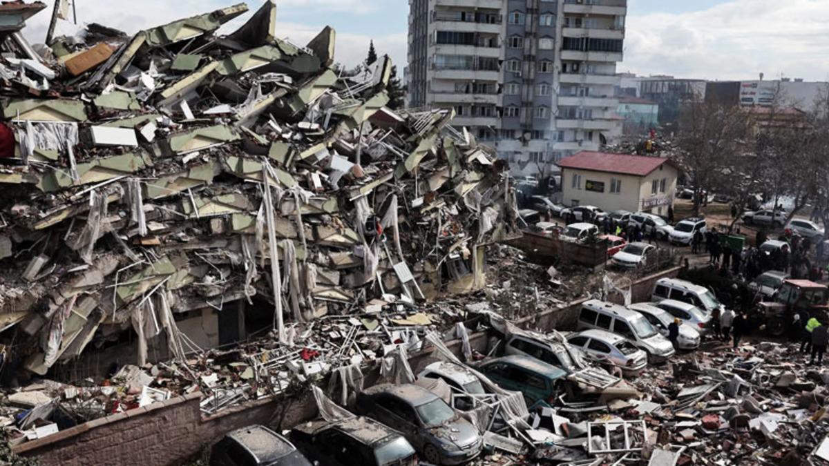 İngilizler, Depremde Yıkılan Binalar Hakkında İlk Tespitlerini Paylaştı: Nehirden Getirilen Taşlar Betonla Karıştırılmış