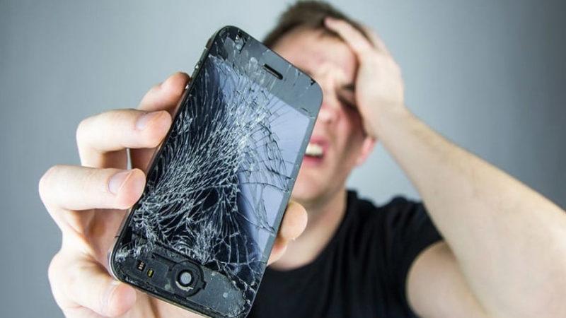 Dünyanın En Garip Dolandırıcılığı: Kırık Telefonla Onlarca Kişiden Para Topladılar