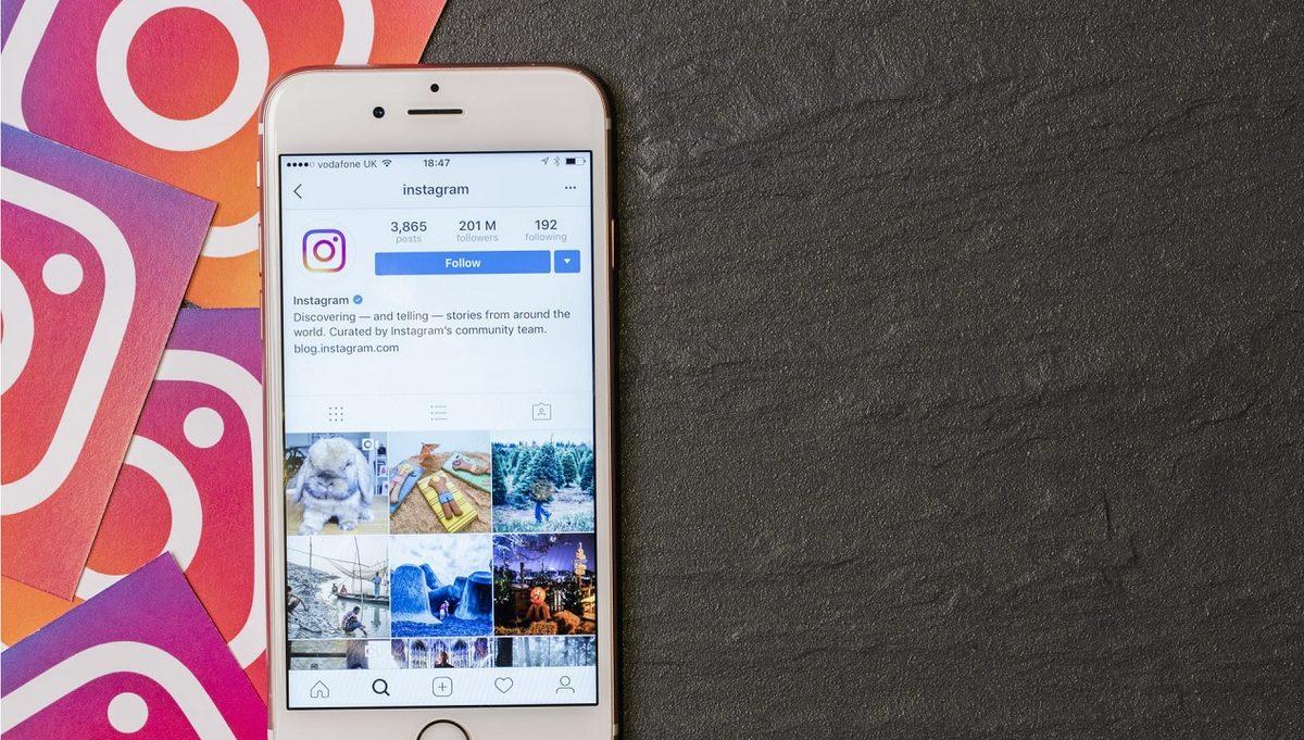 Gülümse Çekiyorum: Instagram Post ve Story Etiketleme Nasıl Yapılır?