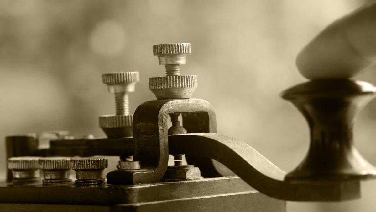 İcat Edilmesinin Ardından Pek Çok Kişinin ‘İşsiz Kalmasına’ Sebep Olan Mors Alfabesi Hakkında Birbirinden Enteresan 9 Bilgi