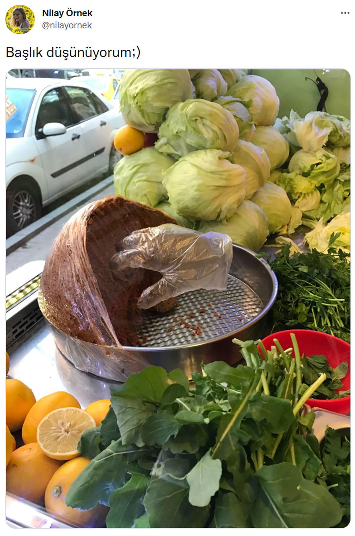 Çiğ Köftecide Çekilen ’Uçan Eldiven’ Fotoğrafına Twitter’dan Gelen Efsane Başlık Önerileri