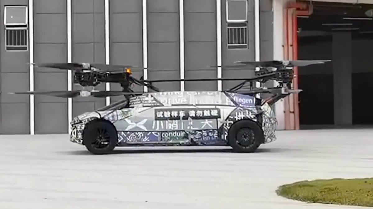 ’Uçan Araba’ Test Uçuşu Gerçekleştirdi: Bu Bildiğin Pervane Takılmış Araba… [Video]