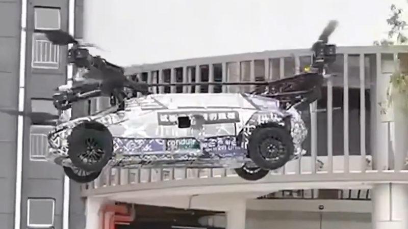 ’Uçan Araba’ Test Uçuşu Gerçekleştirdi: Bu Bildiğin Pervane Takılmış Araba… [Video]