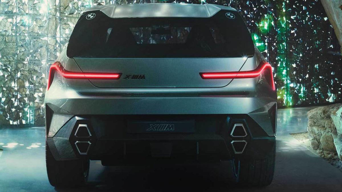 Gelecekten Günümüze Gelmiş Bir Tank Gibi... Hibrit Crossover BMW Concept XM Tanıtıldı