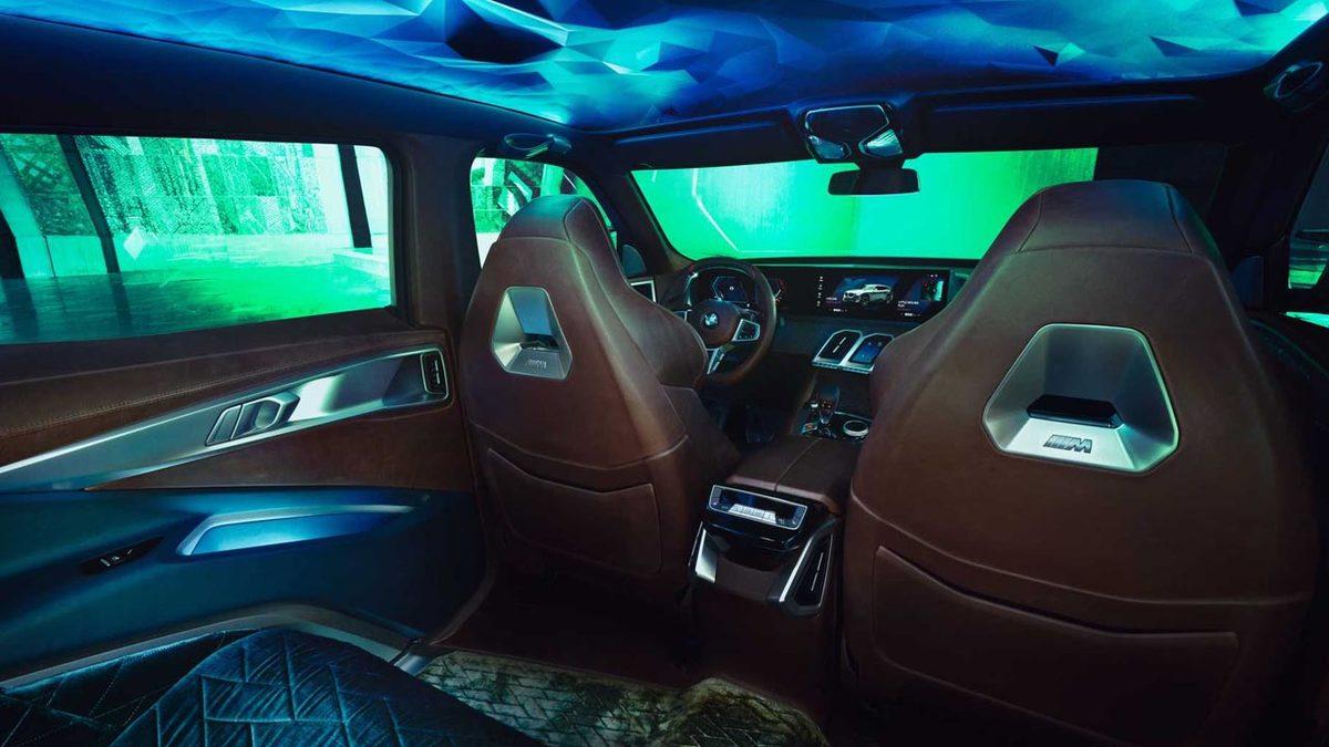 Gelecekten Günümüze Gelmiş Bir Tank Gibi... Hibrit Crossover BMW Concept XM Tanıtıldı