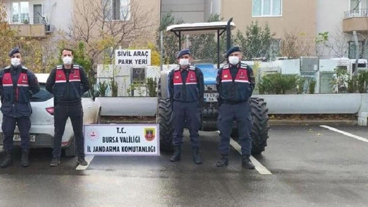 Kötü Komedi Filmi Gibi: Çaldıkları 150 Bin TL’lik Traktörü 10 Bin TL’ye Satmaya Çalışan Hırsızlar Yakalandı