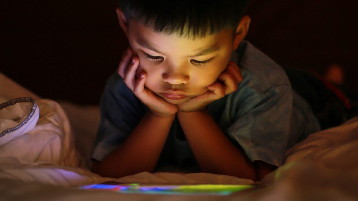 Ekran Başında Uzun Saatler Geçirmenin Çocuklar Üzerindeki Etkilerini Gösteren Araştırma: İletişim Becerileri Tam Gelişmiyor
