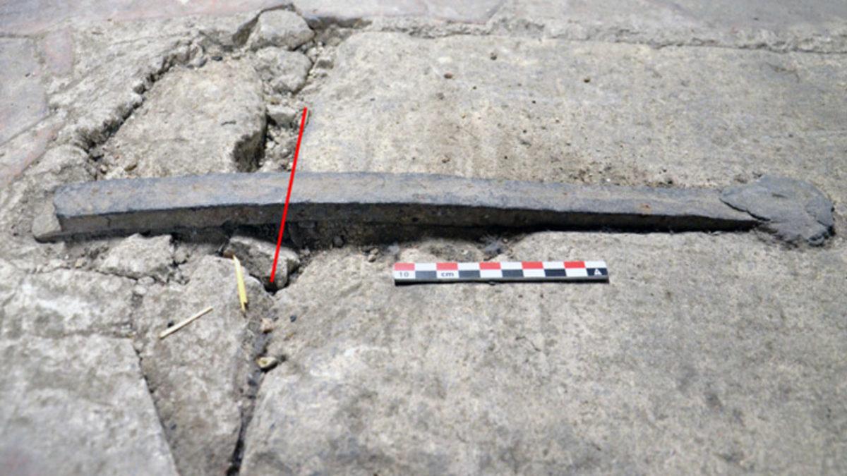 Yangın Sayesinde(!) Notre Dame Katedrali’nin Yapımında Kullanılan Devasa ’Zımbalar’ Keşfedildi