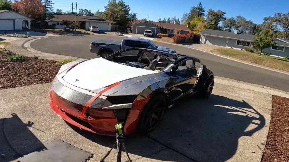 Bir YouTuber, Tesla Model 3 ve Model S Parçalarını Birleştirip Kendine Özel Tesla Yapıyor! [Video]