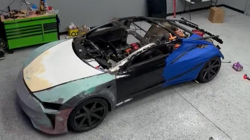 Bir YouTuber, Tesla Model 3 ve Model S Parçalarını Birleştirip Kendine Özel Tesla Yapıyor! [Video]