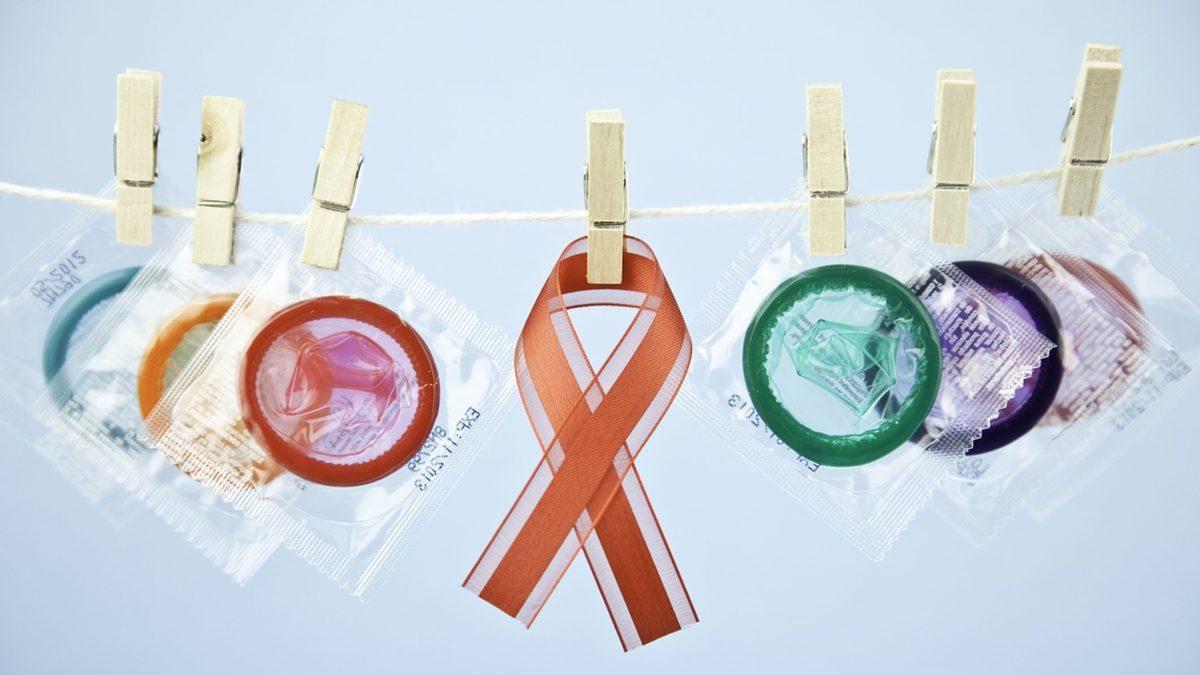 Öpüşmeyle Bulaşmıyor: HIV ve AIDS Hakkında Acilen Doğrusunu Öğrenmeniz Gereken 6 Yanlış Bilgi