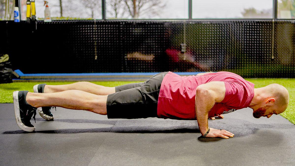 Daha Sağlıklı ve Fit Göğüs Kaslarına Sahip Olmak İçin Denemeniz Gereken 7 Hareket