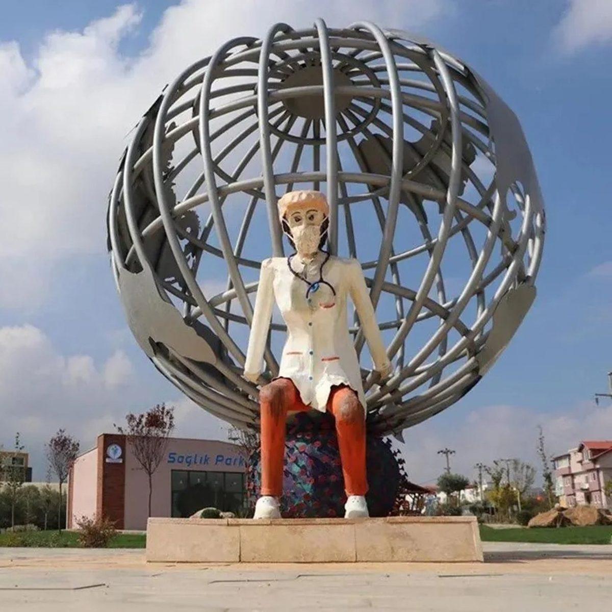 Türkiye’deki Göz Kanatan Şehir Heykellerini Yapay Zekâ ile Yeniledik: Sanat Desen Var...