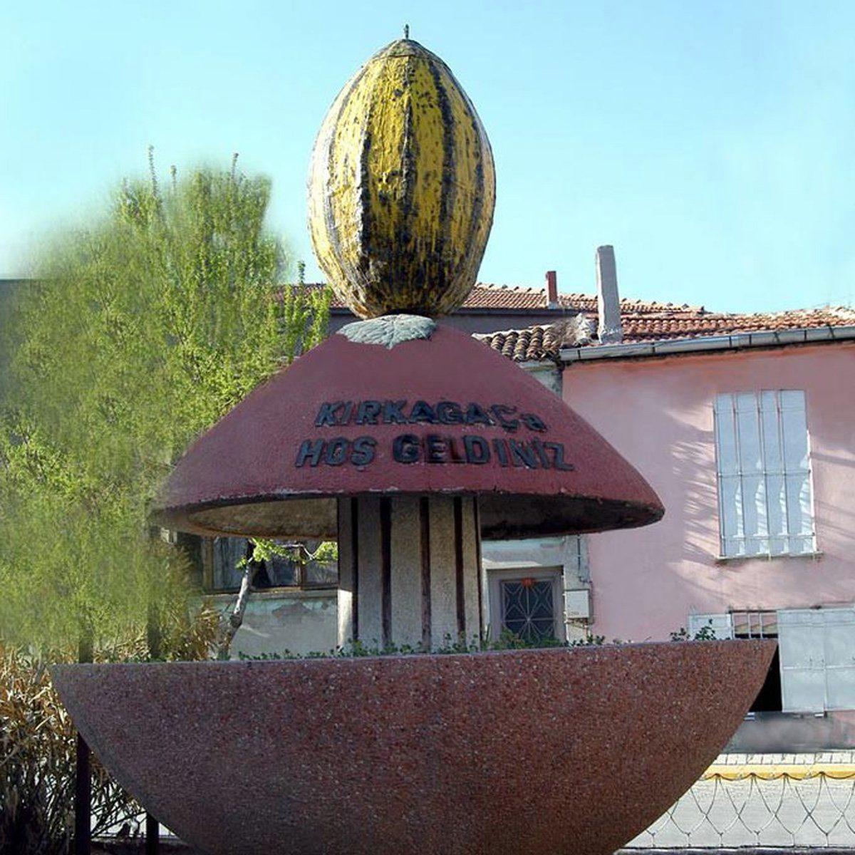 Türkiye’deki Göz Kanatan Şehir Heykellerini Yapay Zekâ ile Yeniledik: Sanat Desen Var...