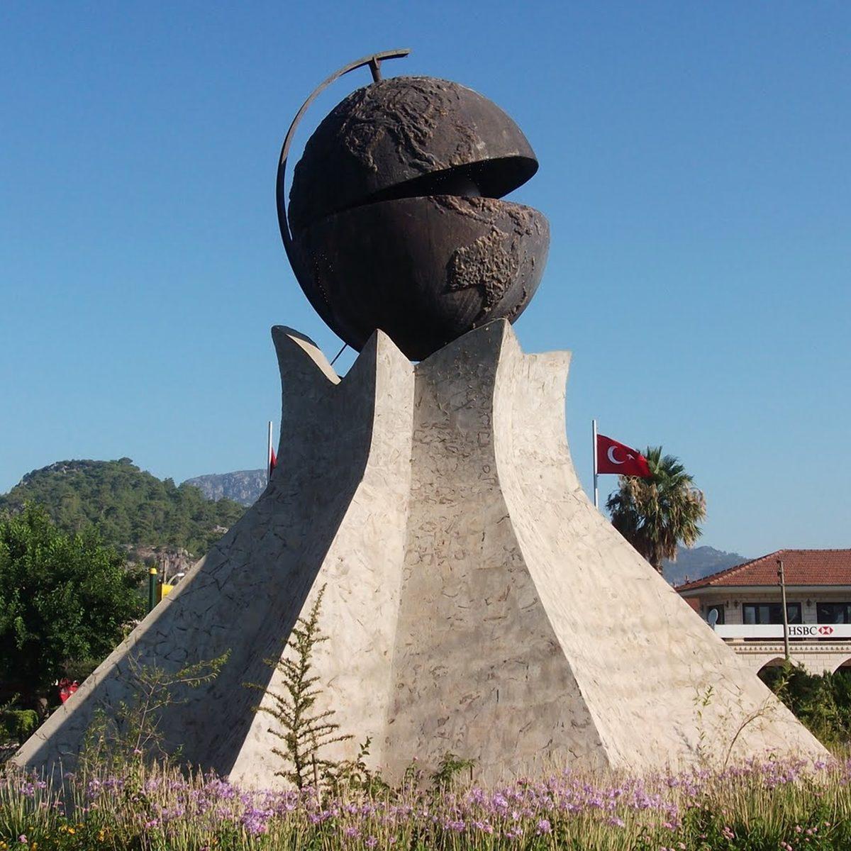 Türkiye’deki Göz Kanatan Şehir Heykellerini Yapay Zekâ ile Yeniledik: Sanat Desen Var...