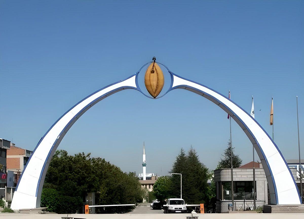 Türkiye’deki Göz Kanatan Şehir Heykellerini Yapay Zekâ ile Yeniledik: Sanat Desen Var...