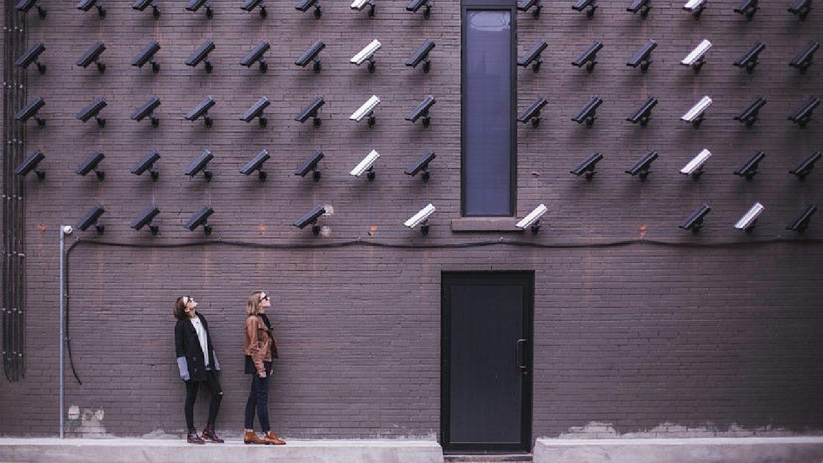 Fransa, Endişelere Rağmen Yapay Zekâ Destekli Gözetim Sistemlerini 2024 Olimpiyatları’nda Kullanmayı Planlıyor