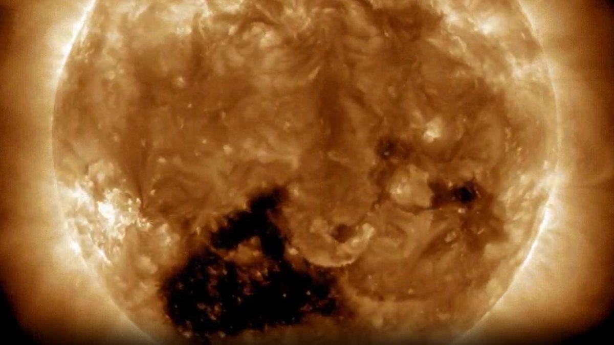 Güneş’te 20 Dünya Büyüklüğünde Delik Gözlemlendi