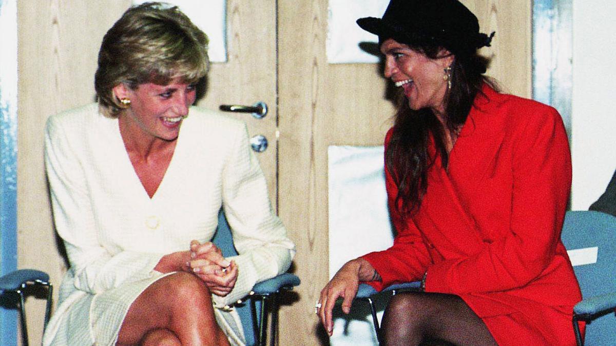 Sanat Eserlerine Durmaksızın Zarar Veren Sözde İklim Aktvistlerini Kimlerin Fonladığını Öğrenince İnanmakta Zorlanacaksınız!