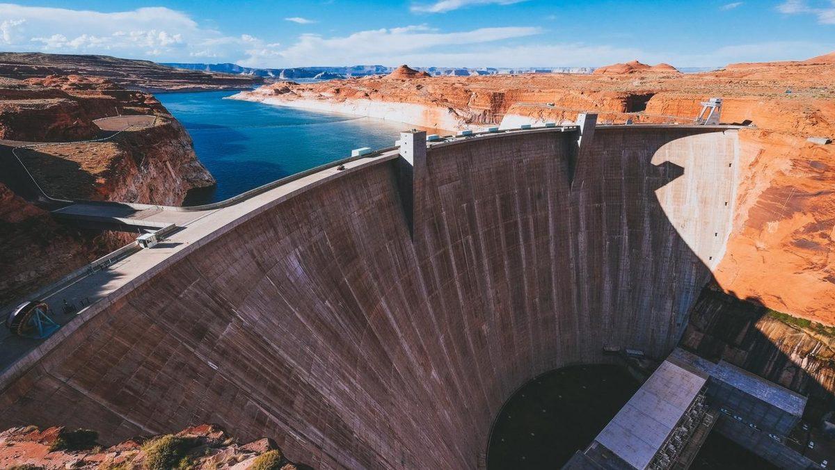 Bazı Barajların Duvarları Neden Eğimli İnşa Edilir? Tek Sebebi Basınç Değil!