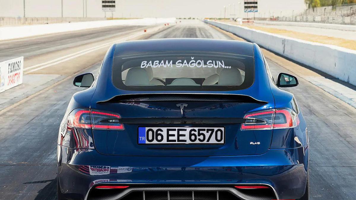 Ülkemizde Satışa Çıkan Tesla’yı Yakında Bu Hallerde Görürseniz Şaşırmayın: Tuğra Çıkartmaları, Düğün Arabası ve Dahası...