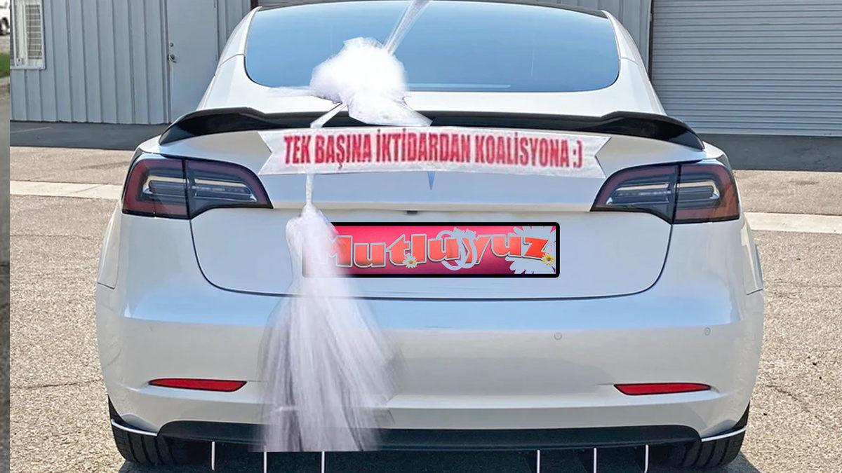 Ülkemizde Satışa Çıkan Tesla’yı Yakında Bu Hallerde Görürseniz Şaşırmayın: Tuğra Çıkartmaları, Düğün Arabası ve Dahası...