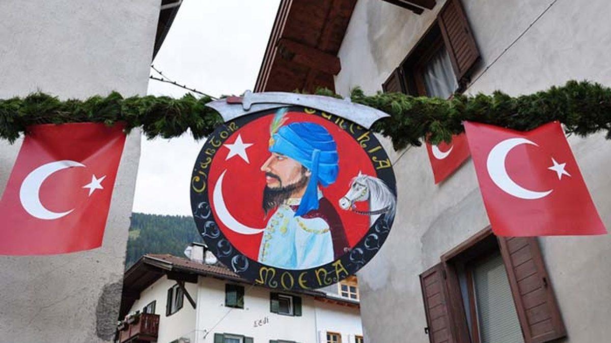 İtalya’daki Bu Köyde Türkler Yaşamamasına Rağmen Neden Pek Çok Yerde Türk Bayrakları Asılı?