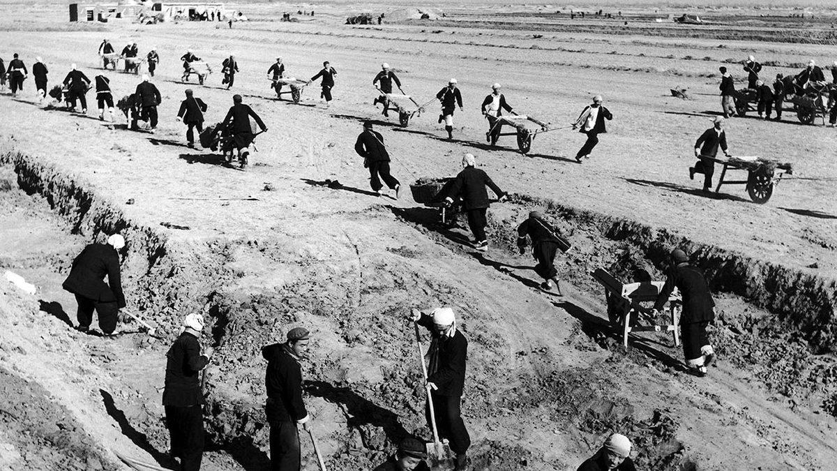 Çinlilerin Böcek Yemeye Başlamasının Fitilini Ateşleyen Acılarla Dolu Karanlık Dönem