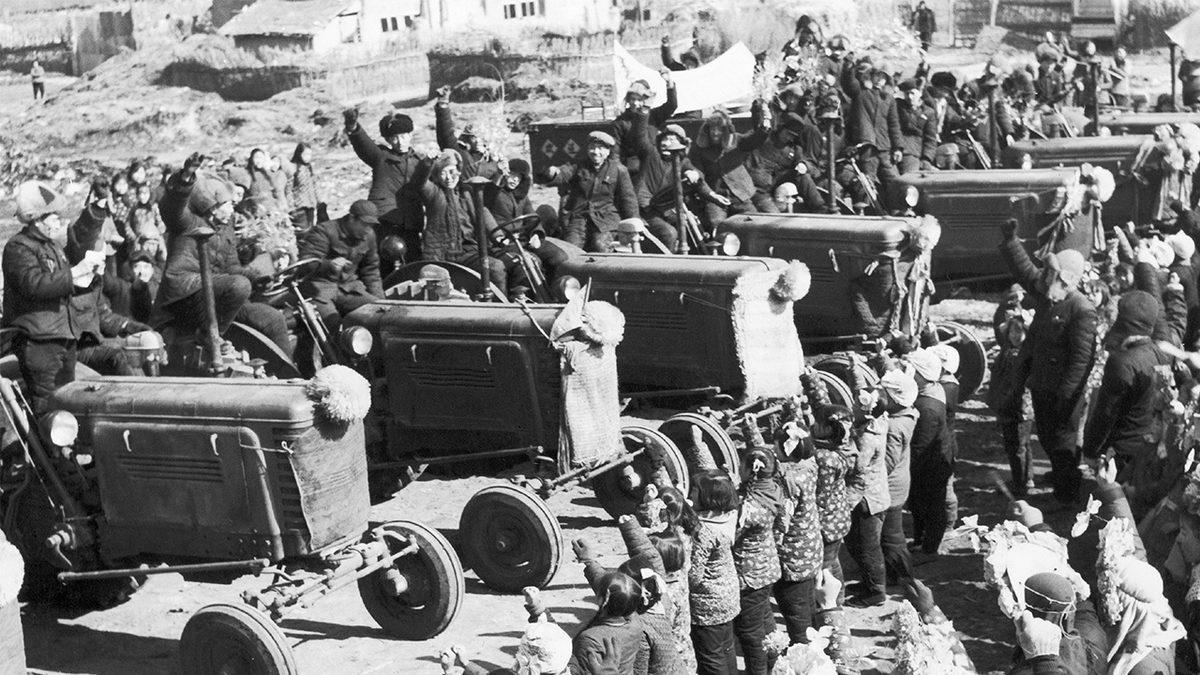 Çinlilerin Böcek Yemeye Başlamasının Fitilini Ateşleyen Acılarla Dolu Karanlık Dönem