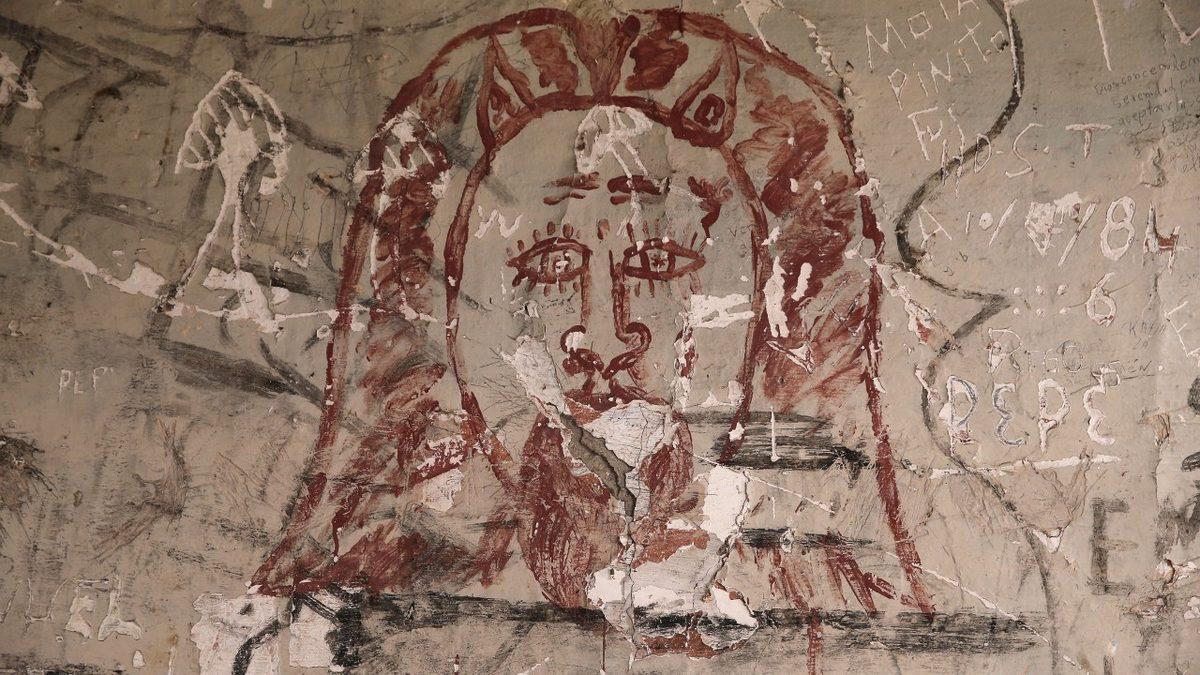 İşkenceleriyle Meşhur Bir Ada Hapishanesinde Mahkûmların Duvarlara Çizdiği Bu Şekiller Ne Anlama Geliyor?