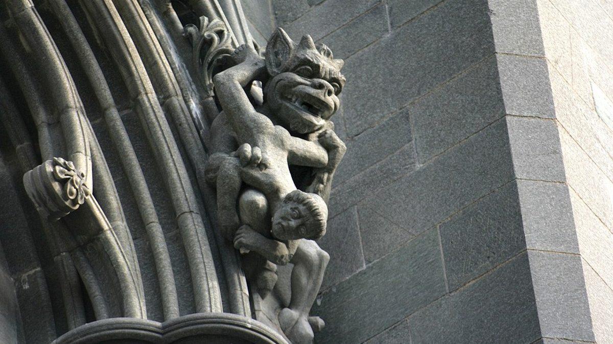 Avrupa Ülkelerindeki Tarihi Yapılarda Karşımıza Çıkan Bu Korkutucu Heykellerin Öğrendiğinizde Ufkunuzu Açacak Kökeni