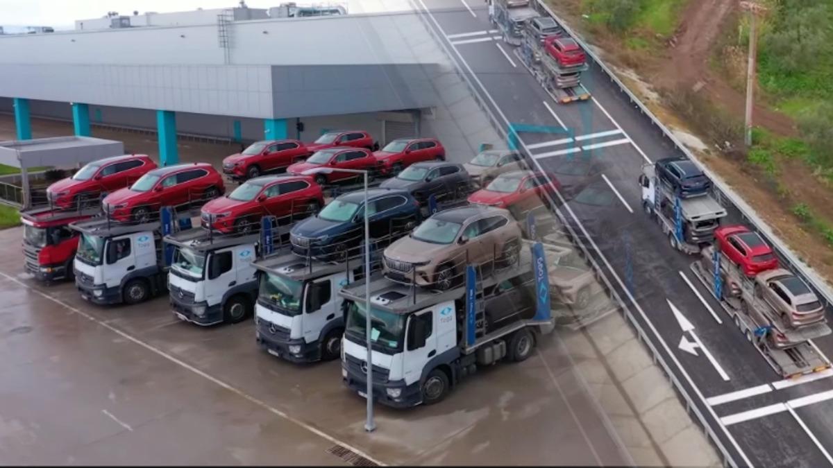 Onlarca Togg T10X Tırlara Yüklendi: İlk Sevkiyat Görüntüleri Paylaşıldı [Video]