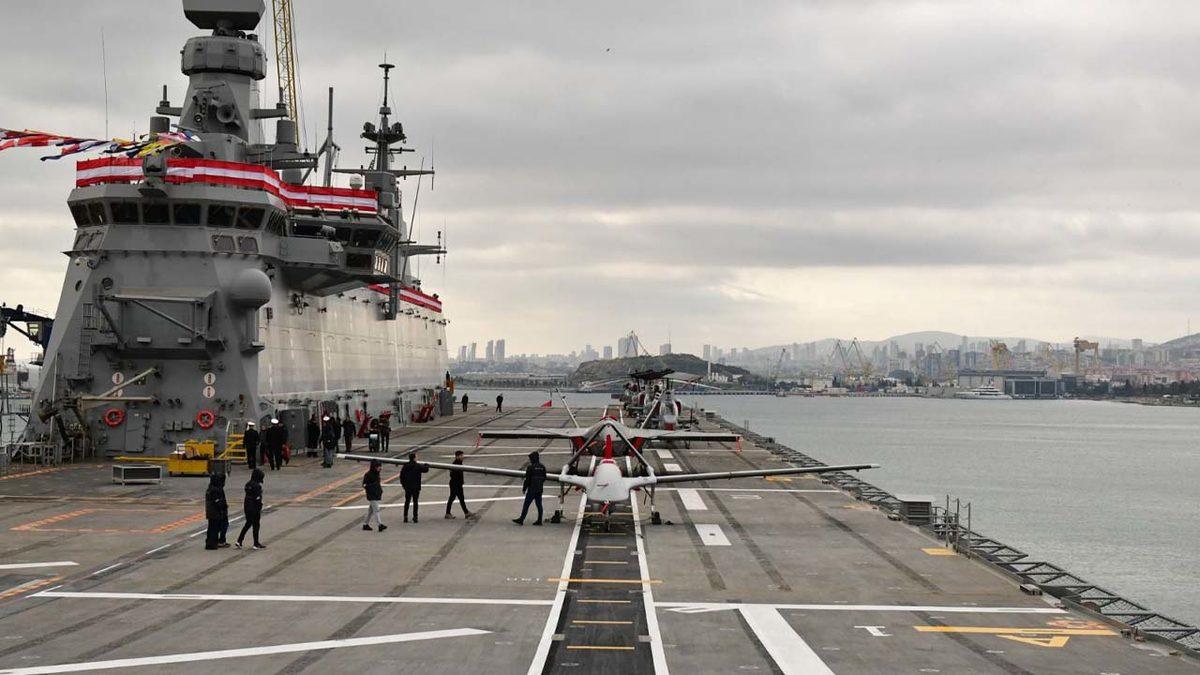 Dünyanın İlk İHA Gemisi TCG Anadolu, Donanmaya Teslim Edildi (Bir Süre İsteyen Herkes Ziyaret Edebilecek)