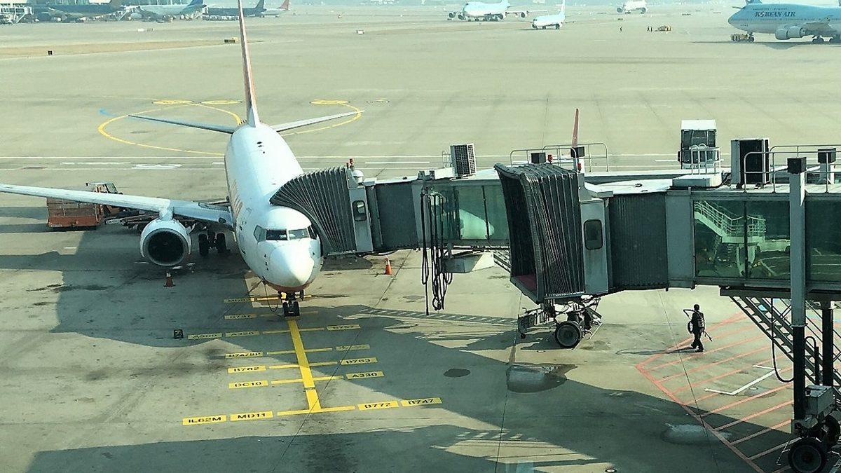 Uçaklara Soldan Binilmesinin Altında Yatan İlginç Sebep: Tahmin Etmesi Epey Zor!