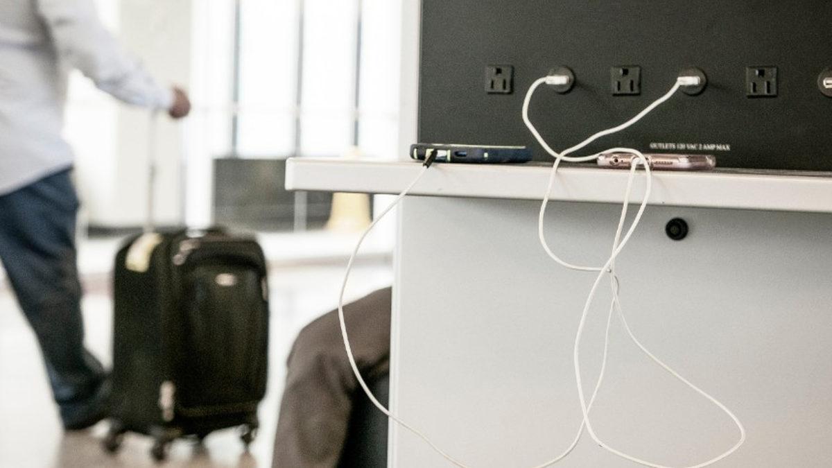 Telefonunuzu Halka Açık Alanlarda Şarj Etmeye Çalışırken Varınızı Yoğunuzu Kaybedebilirsiniz