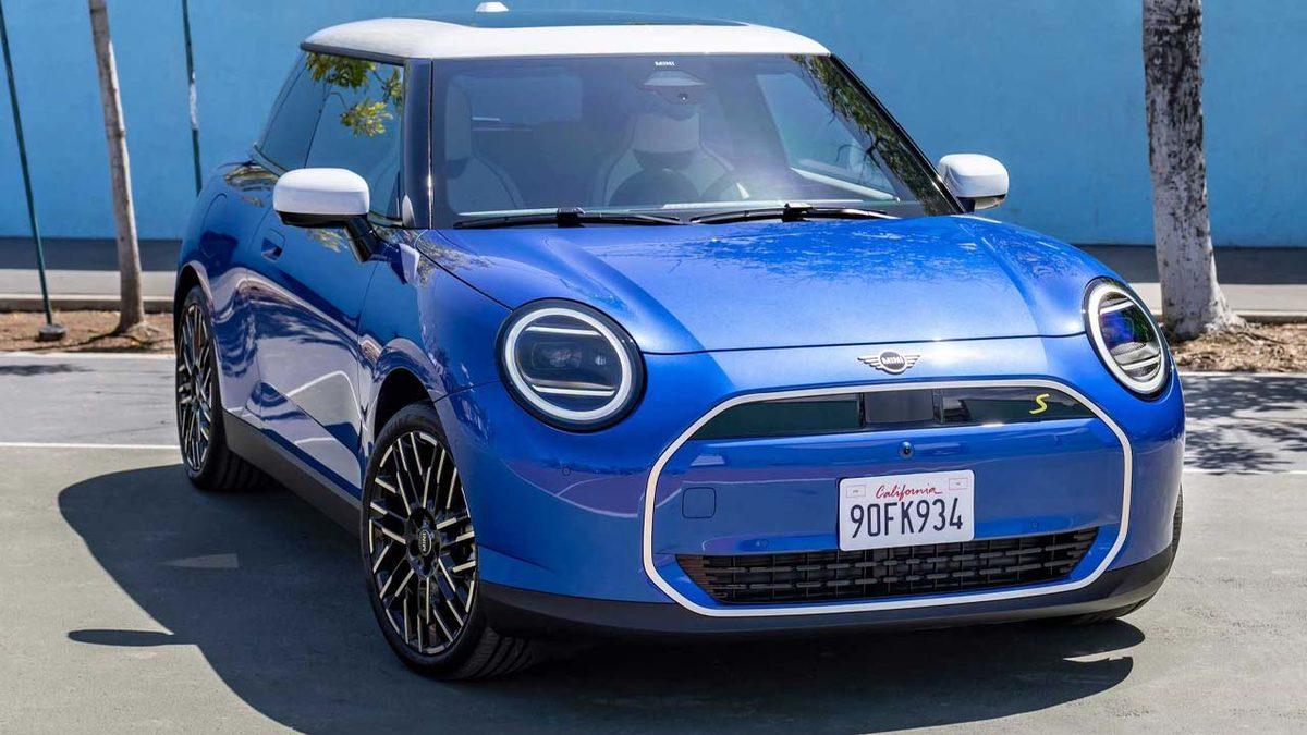 2024 Mini Cooper Duyuruldu: Artık Hem Elektrikli Hem de Daha Modern