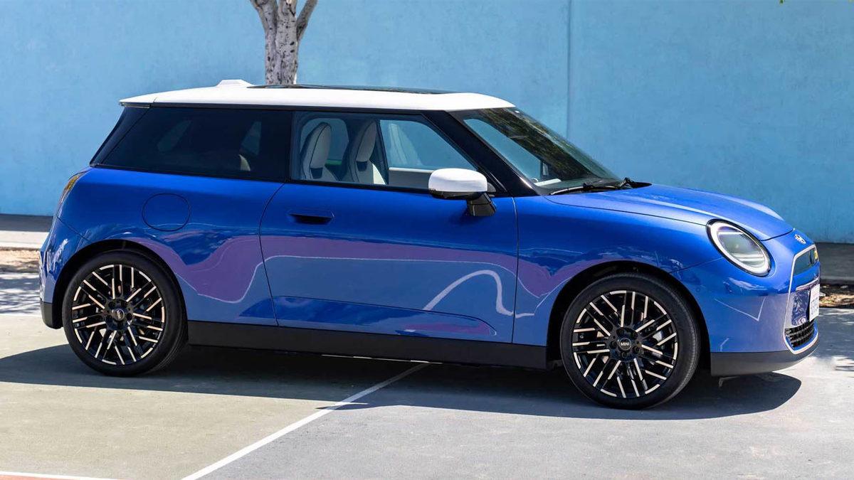 2024 Mini Cooper Duyuruldu: Artık Hem Elektrikli Hem de Daha Modern