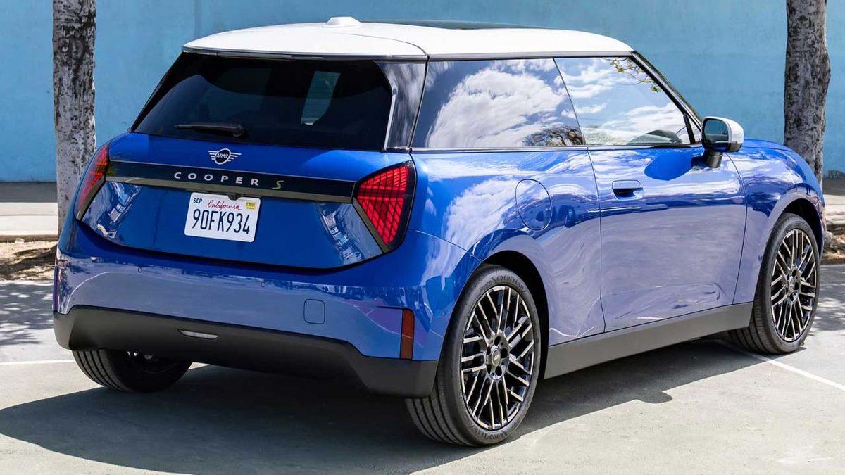 2024 Mini Cooper Duyuruldu: Artık Hem Elektrikli Hem de Daha Modern