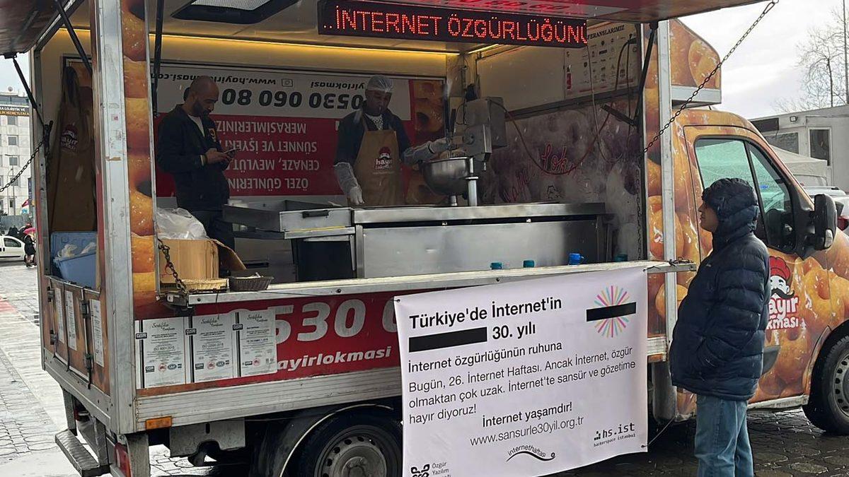 Türkiye’deki ’İnternet Sansürlerine Karşı’ Lokma Döktürüldü