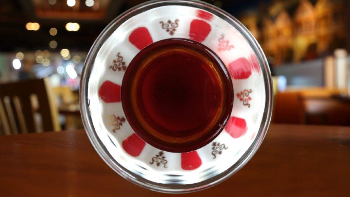 Milli Çay Tabağımızın Üzerindeki Renk ve Motifler Aslında Neyi İfade Ediyor?