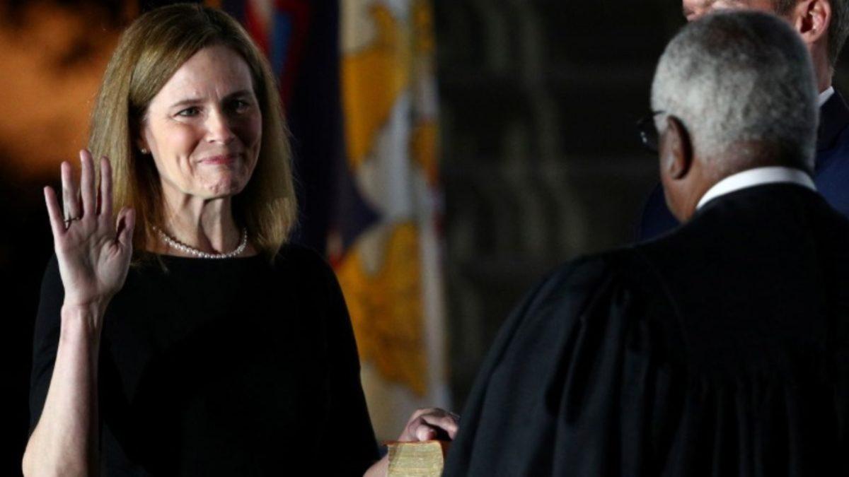 Yemin Edilirken Sağ Eli Kaldırmanın Acı Dolu Geçmişi: Bunu Neden Yapıyorlar?