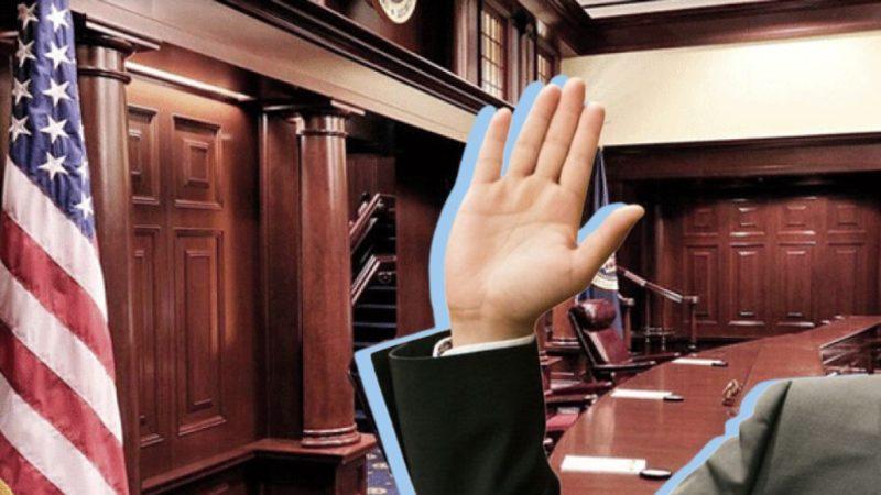 Yemin Edilirken Sağ Eli Kaldırmanın Acı Dolu Geçmişi: Bunu Neden Yapıyorlar?