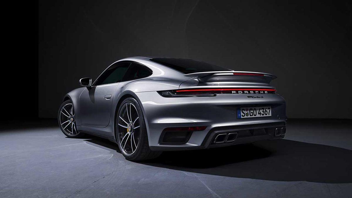 Yüzyılın En İyi Arabaları Arasında Yerini Alan Porsche 911’in Ne Kadar Efsane Bir Otomobil Olduğunu Kanıtlayan 10 Bilgi