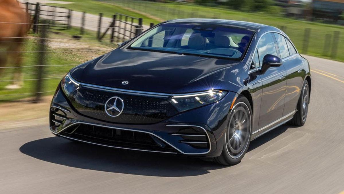 Mercedes-Benz, Arabalarını Bilerek Yavaşlattığını İtiraf Etti: Daha Fazla Hız İsteyen Aylık Abonelik Alacak!